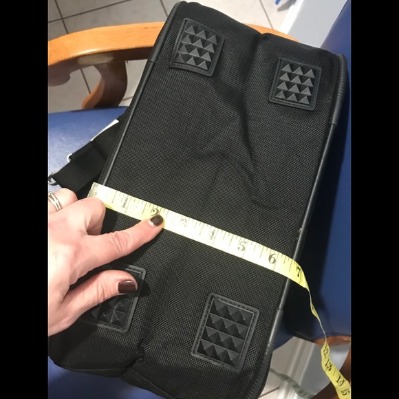 London Fog men’s locked hanging travel bag - Picture 16 of 16